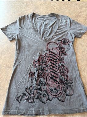 Red Chapter  Gray V-Neck Tee with Rose Graphic - like new